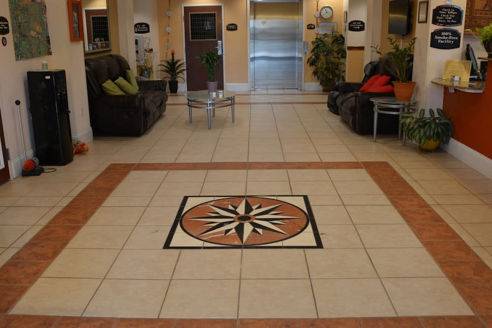 Super 8 by Wyndham Austin/Airport South 3