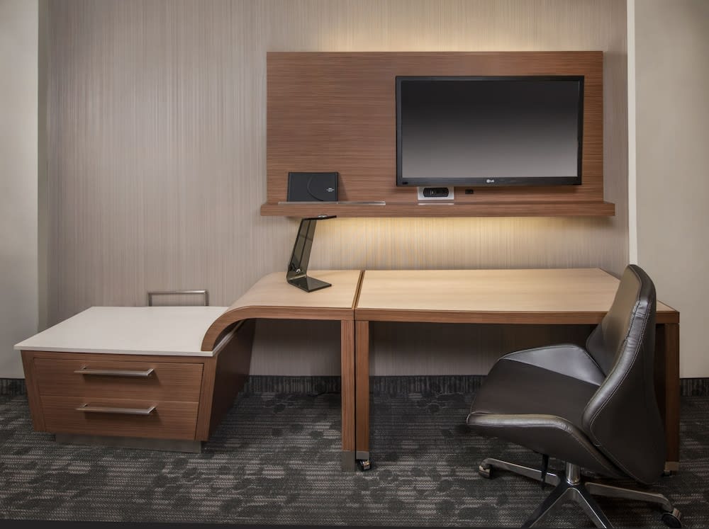 Courtyard by Marriott Calgary South 2