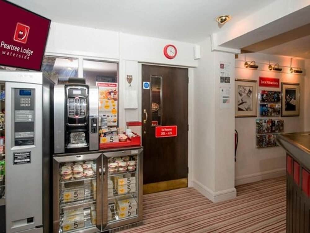 Peartree Lodge Waterside, Milton Keynes Best deals