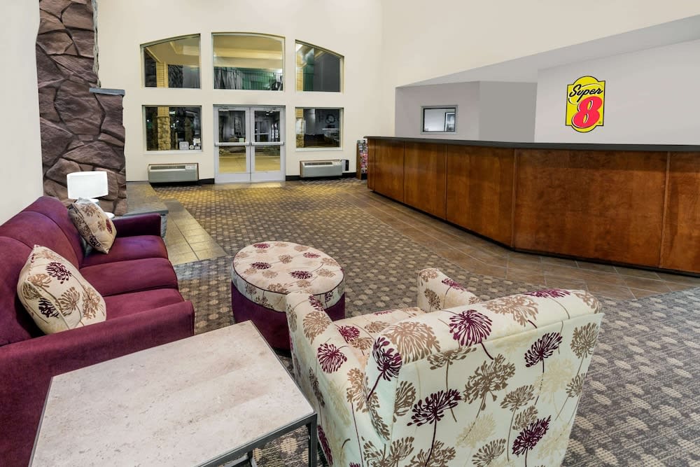 Super 8 by Wyndham Central Pt Medford 2