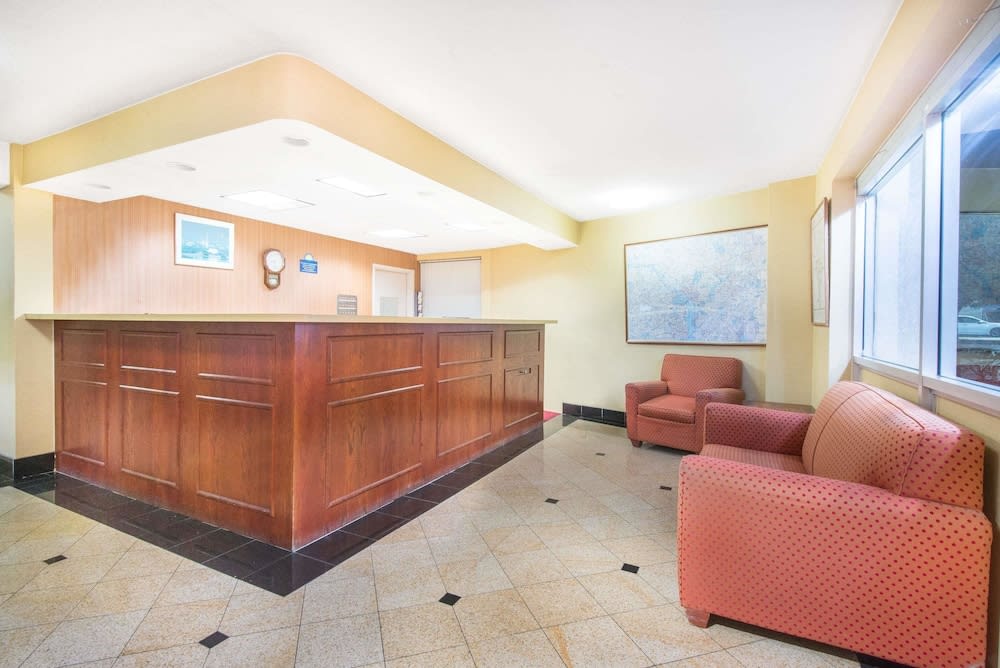 Days Inn by Wyndham Arlington Pentagon 2