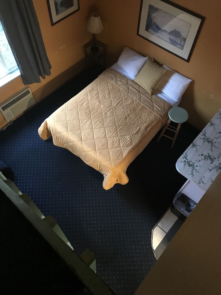 Smokey Point Motor Inn 2