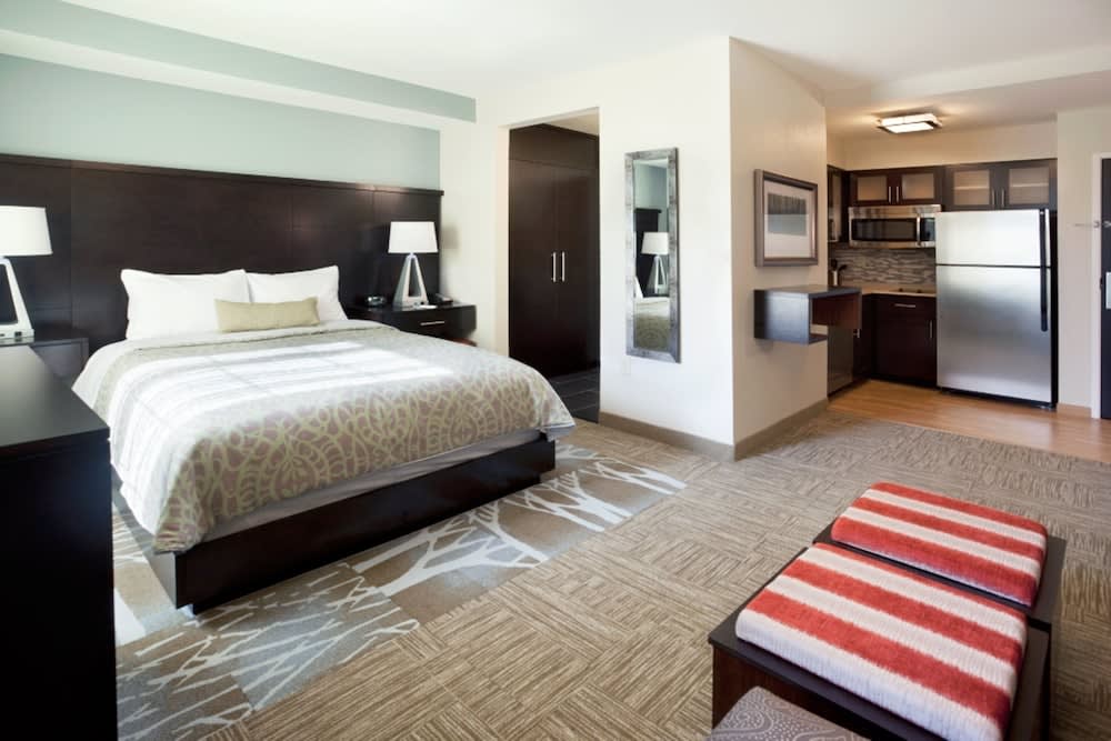 Staybridge Suites MARQUETTE by IHG 2