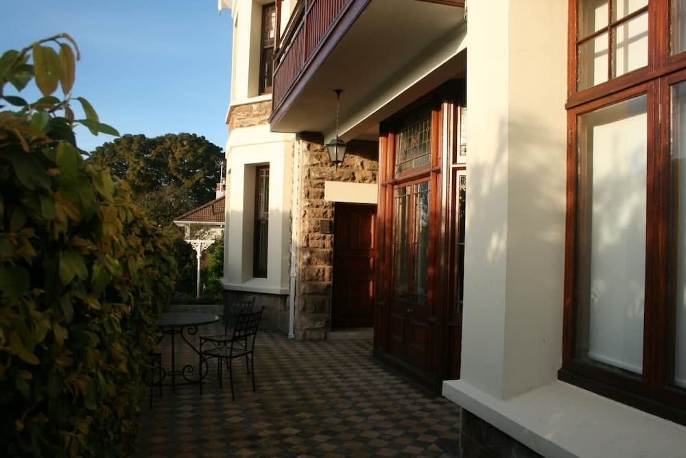 Reading House 2