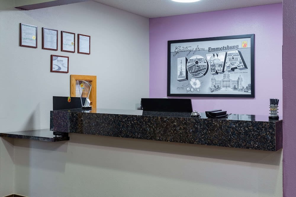 Emmetsburg Hotel & Suites 2