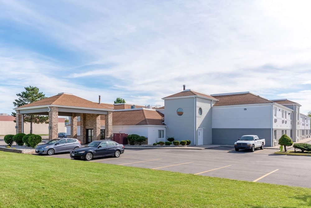 Quality Inn Fairborn near Wright Patterson AFB 1