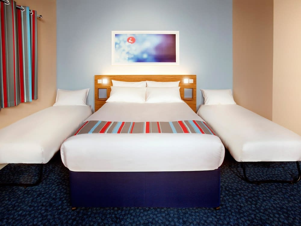 Travelodge Cardiff Atlantic Wharf Hotel 2