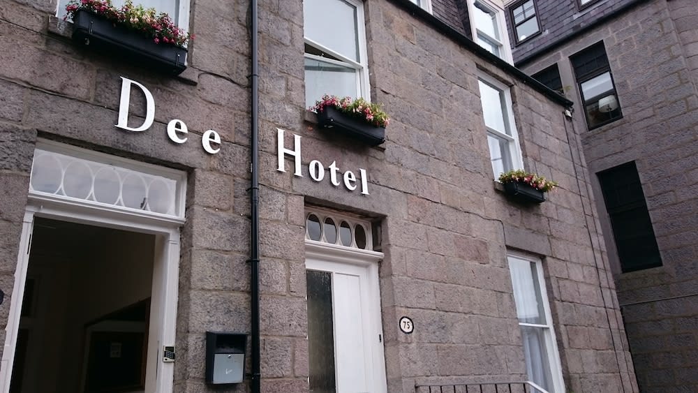 Dee Hotel 1