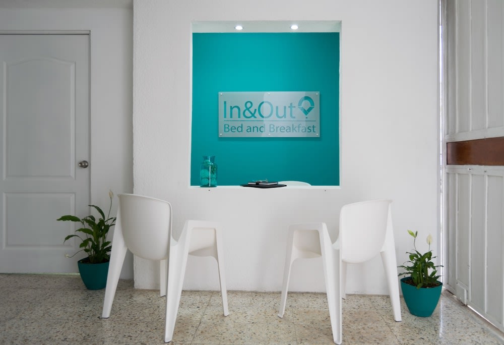 In & Out Hotel 2