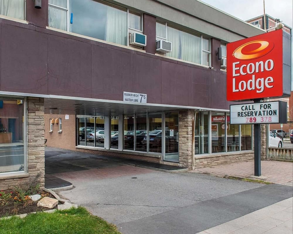 Econo Lodge Downtown Ottawa 1