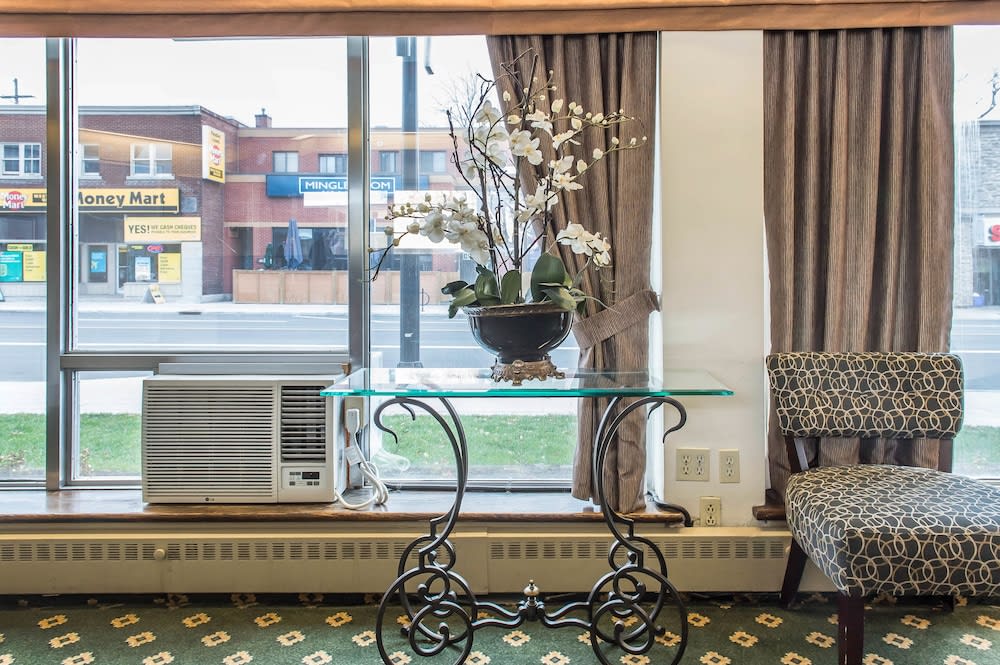 Econo Lodge Downtown Ottawa 5