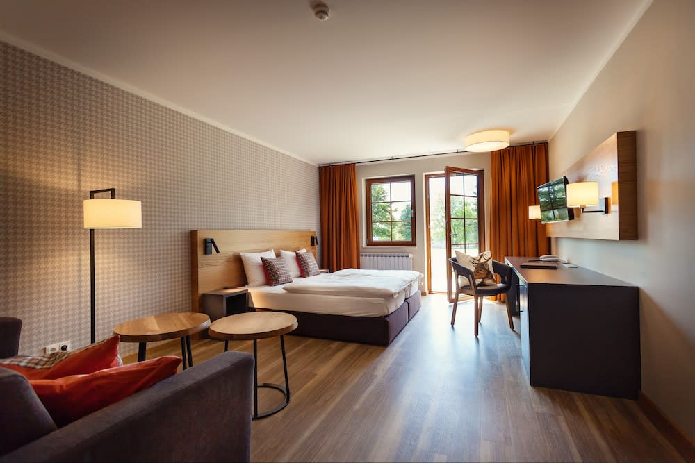 Waldhotel Kreuztanne 1