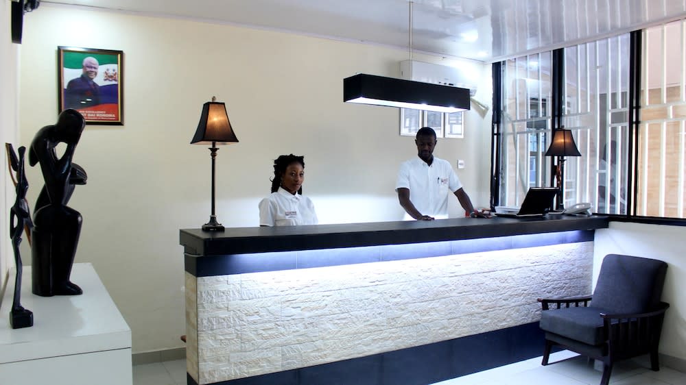 Metro Hotel 2