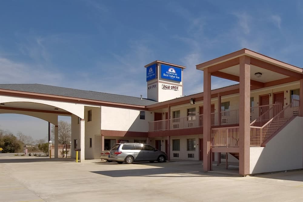 Americas Best Value Inn & Suites Hempstead 1