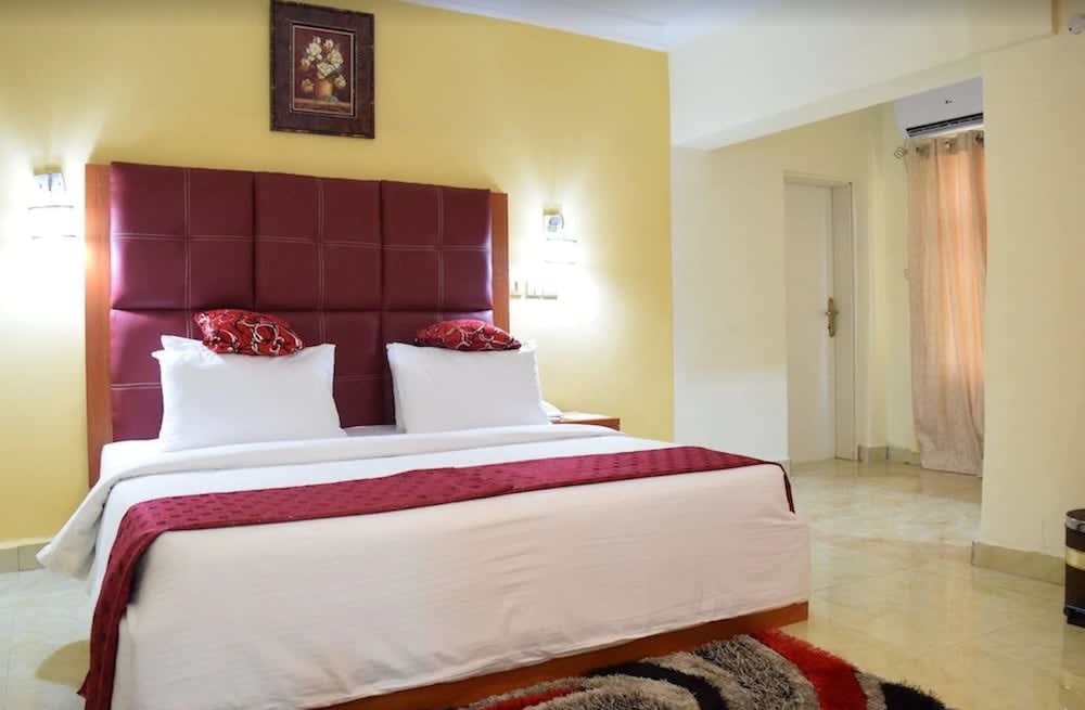 Chariot Hotel 1