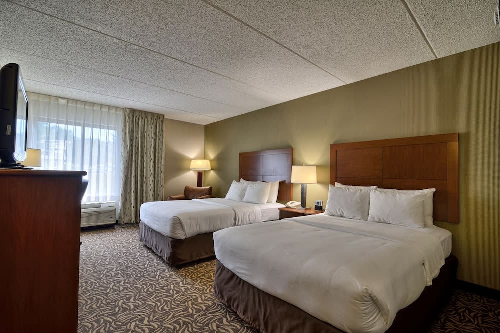 Clarion Inn & Suites Cortland - University Area 1