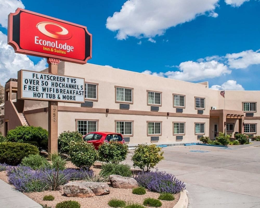 Econo Lodge Inn & Suites Santa Fe South 1