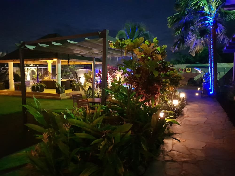 Sweet Garden Hotel 1