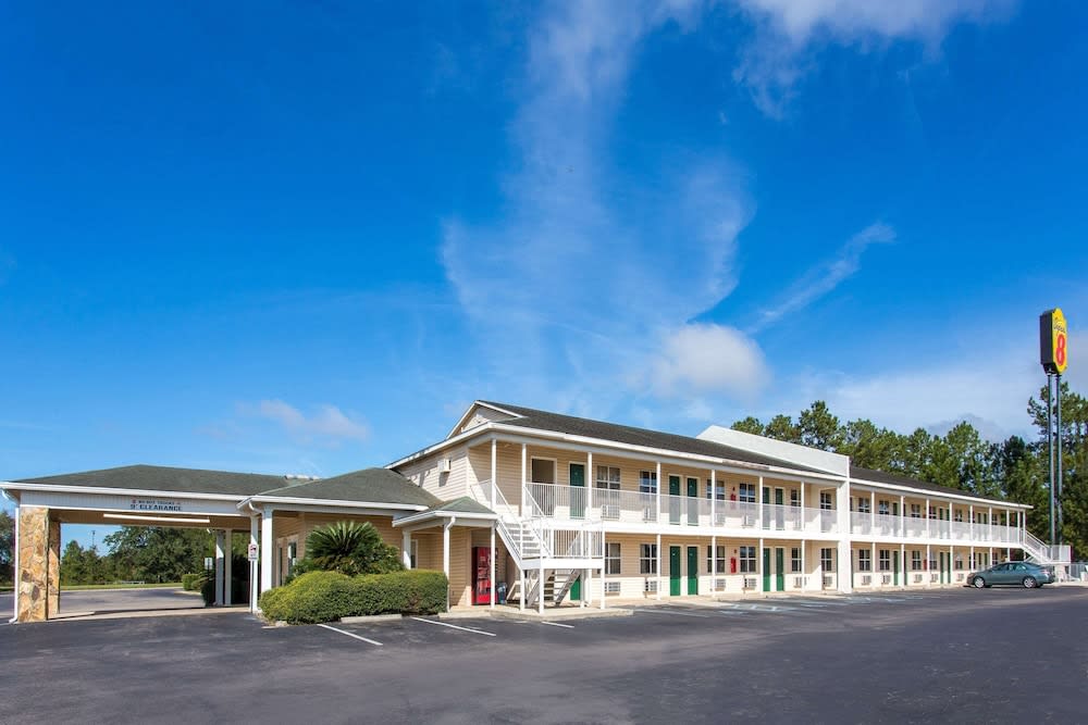 Super 8 by Wyndham Monticello 1