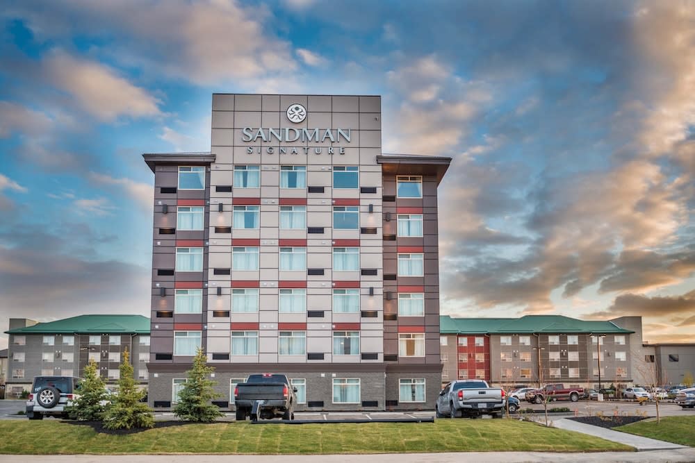 Sandman Hotel Calgary Airport 1