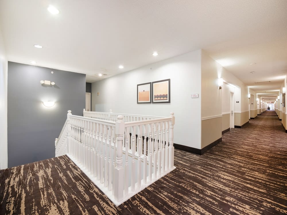 Baymont by Wyndham Houston North 4