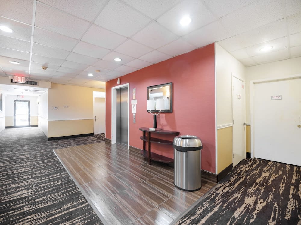 Baymont by Wyndham Houston North 3