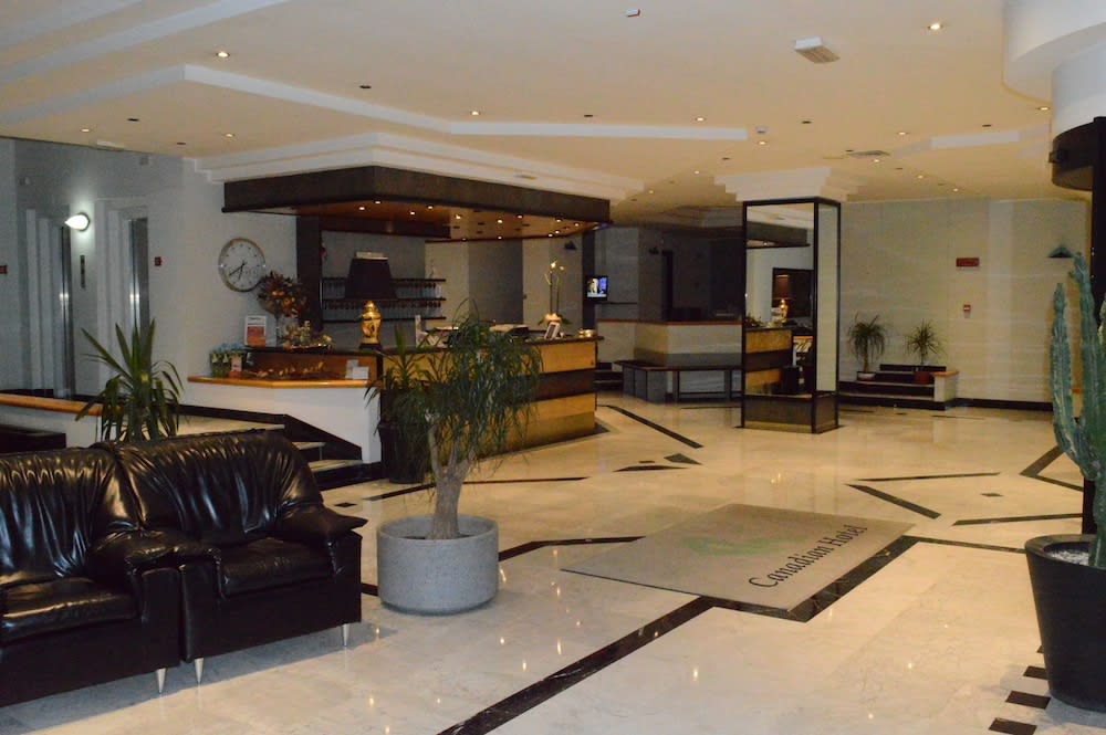 Canadian Hotel 2