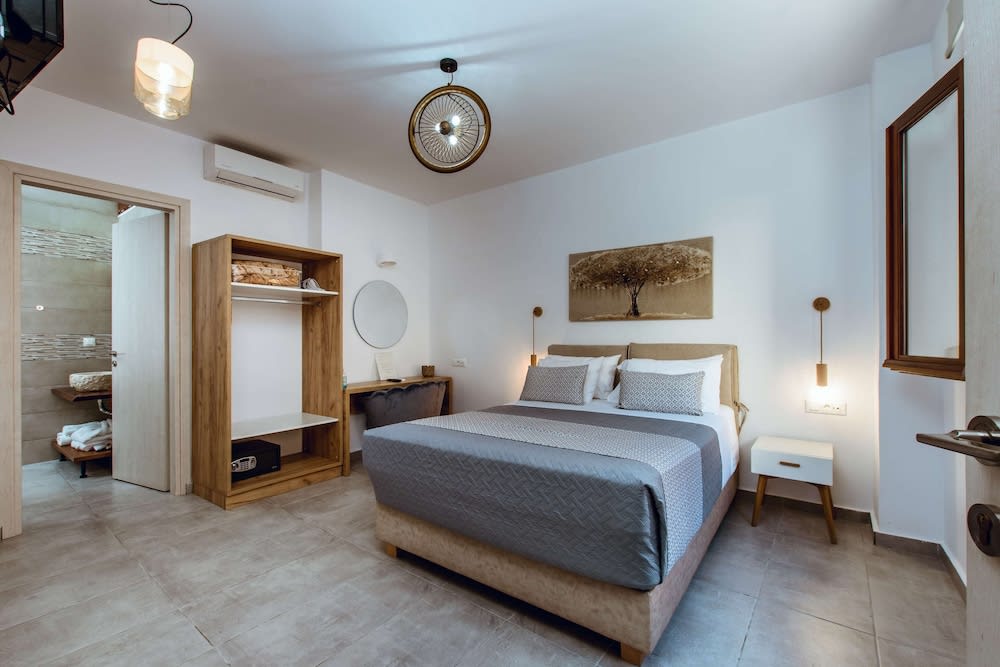 Deluxe Hotel 2