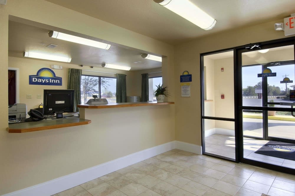 Days Inn by Wyndham Centre 1
