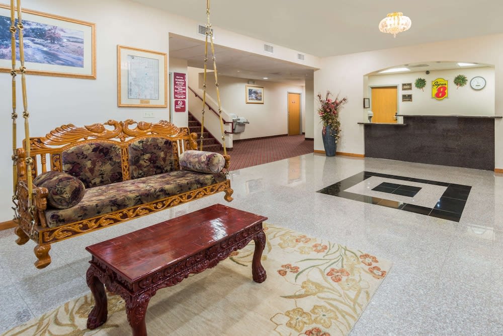 Super 8 by Wyndham Salina 2