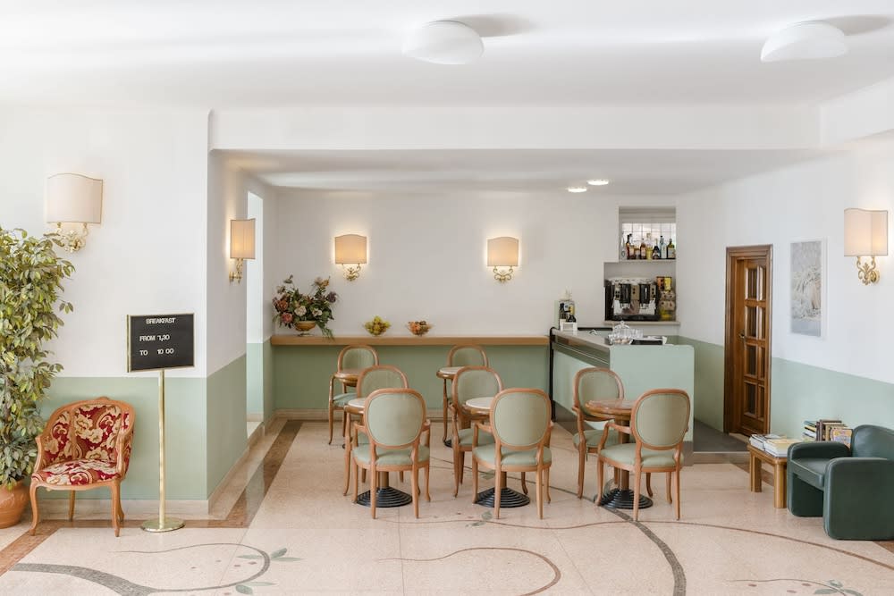 Hotel Riviera 2