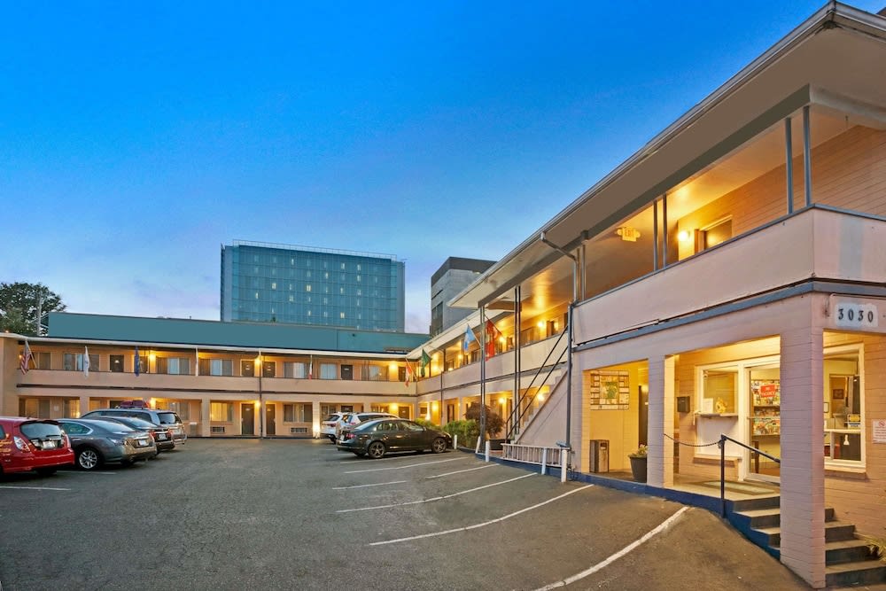 Travelodge by Wyndham Everett City Center 1