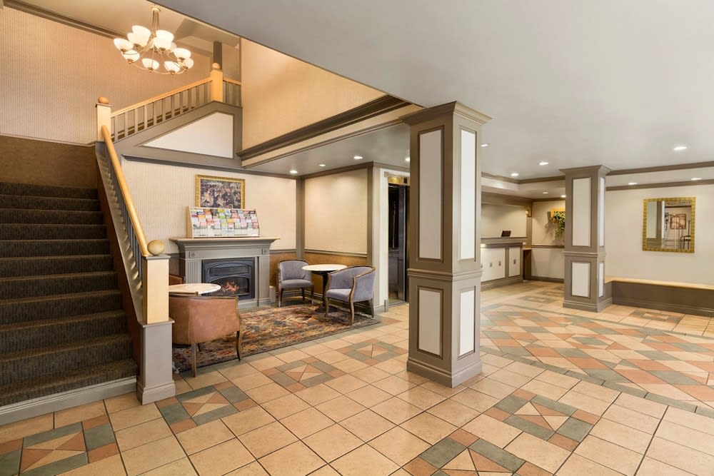 Days Inn by Wyndham Vancouver Downtown 2