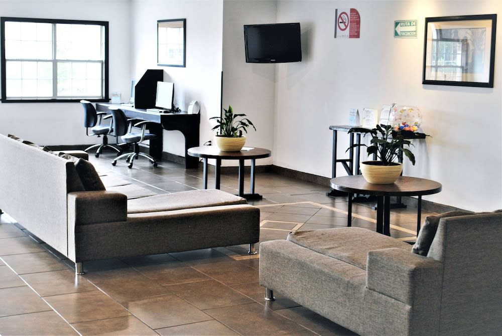 Microtel Inn and Suites by Wyndham Toluca 2