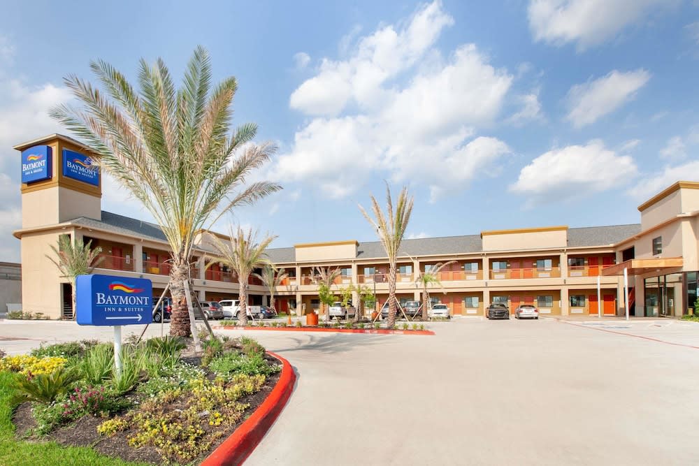 Baymont by Wyndham Houston Hobby Airport 1