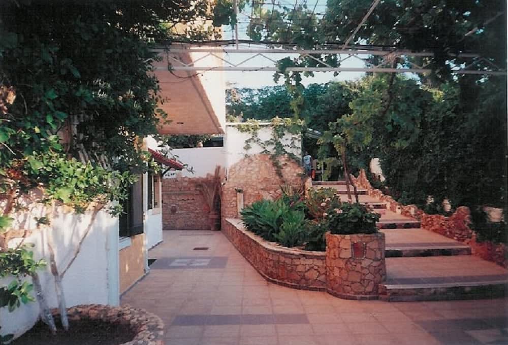 Iliostasi Beach Apartments 2