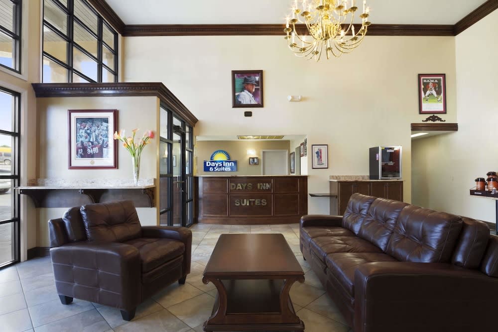 Days Inn & Suites by Wyndham Tuscaloosa - Univ. of Alabama 1
