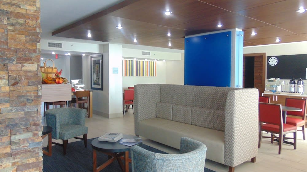 Holiday Inn Express & Suites WAPAKONETA by IHG 2