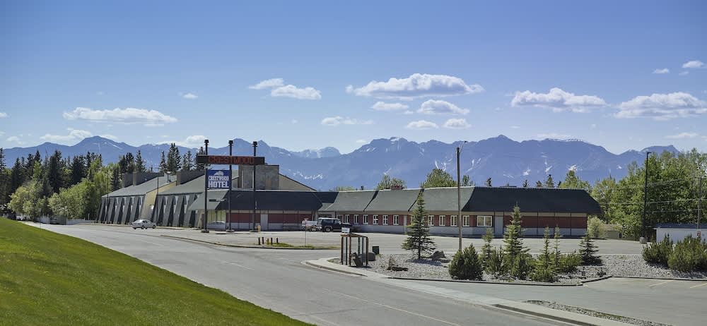 Crestwood Hotel 1
