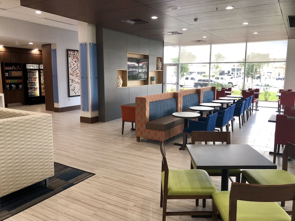 Holiday Inn Express and Suites Houston Westchase - Westheimer by IHG 2