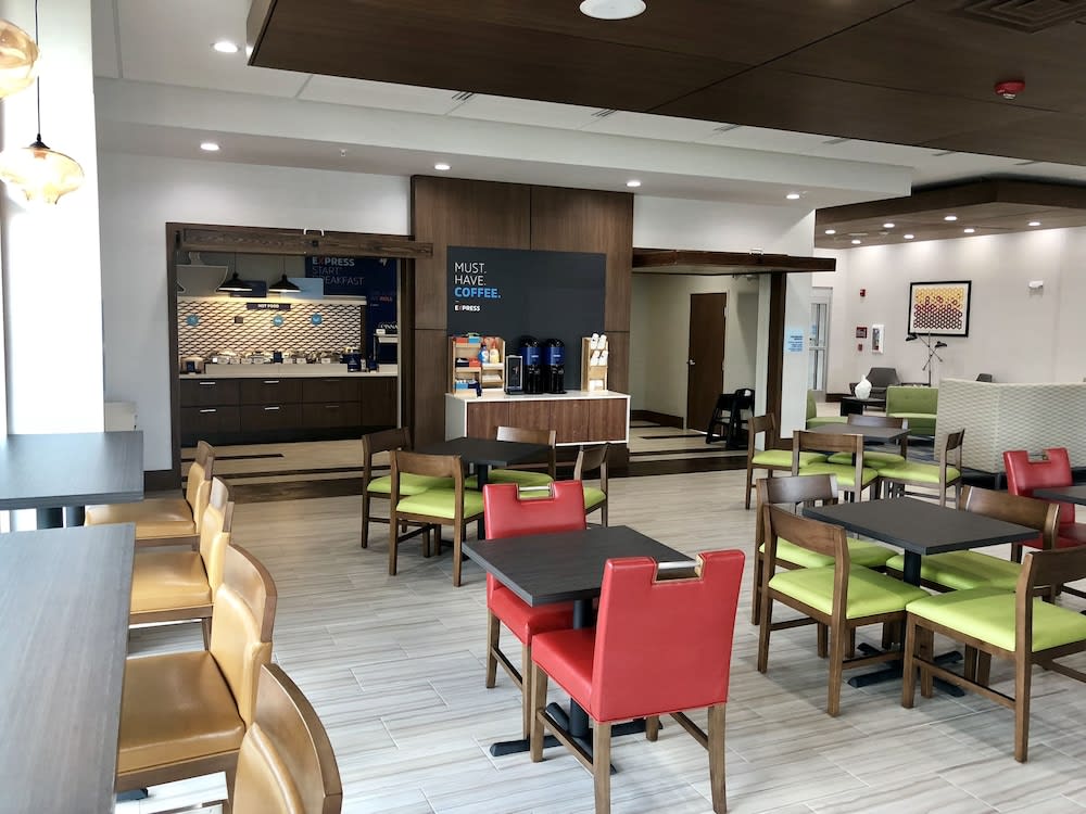 Holiday Inn Express and Suites Houston Westchase - Westheimer by IHG 5