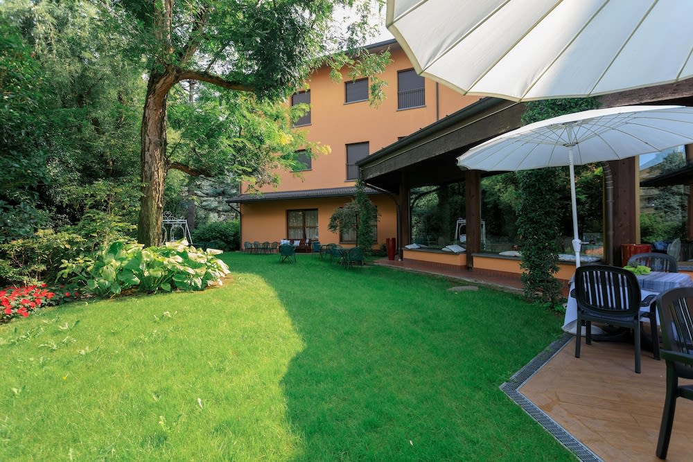 Brianteo Hotel Residence and Restaurant 1