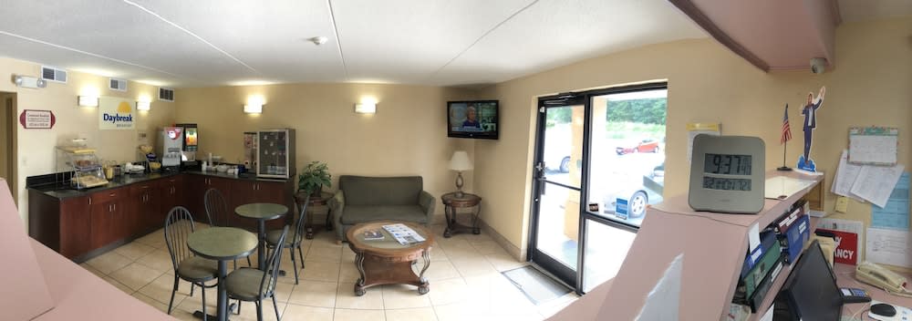 Days Inn by Wyndham Winston Salem North 2