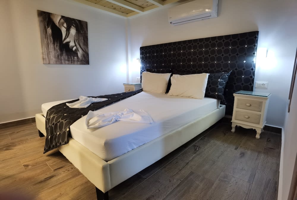 Vlycha Beach Apartments 3