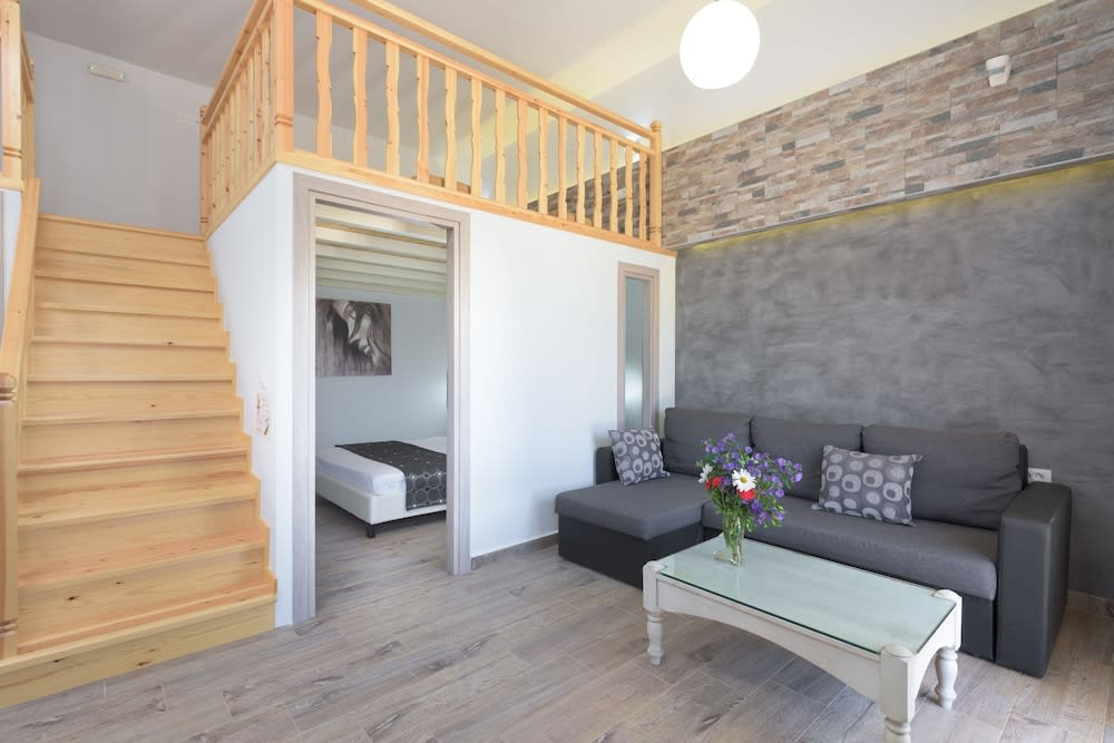 Vlycha Beach Apartments 1
