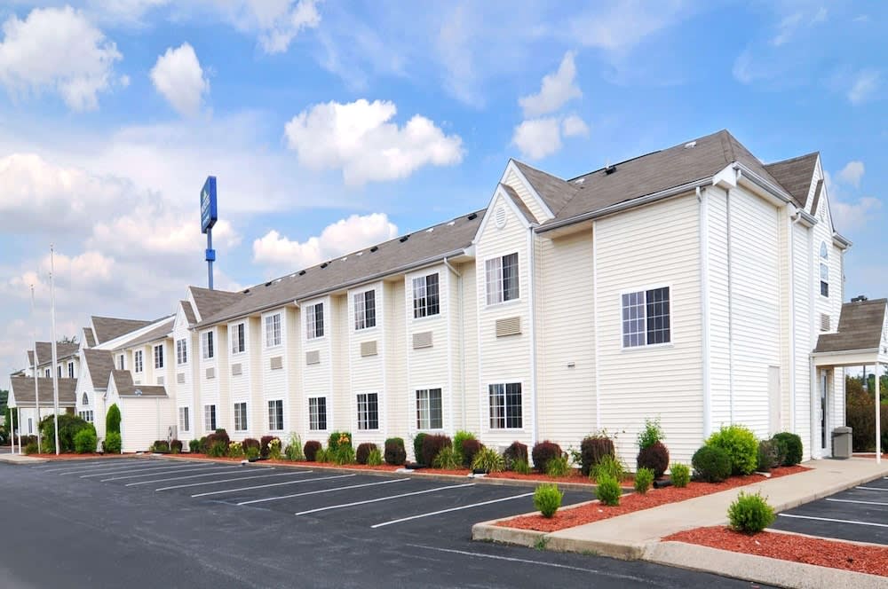 Microtel Inn and Suites Clarksville 1