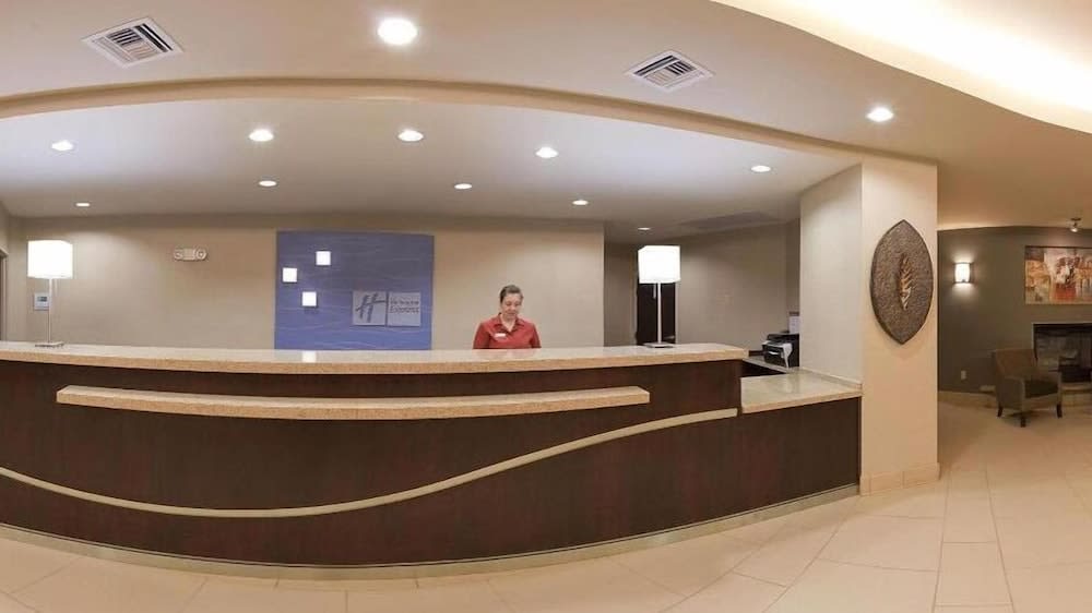 Holiday Inn Express & Suites ZANESVILLE NORTH by IHG 2