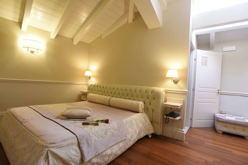 Suite Hotel Santa Chiara 5