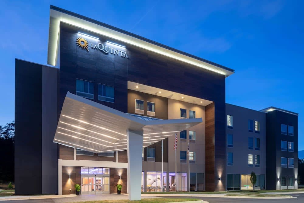 La Quinta by Wyndham Greensboro Airport High Point 1