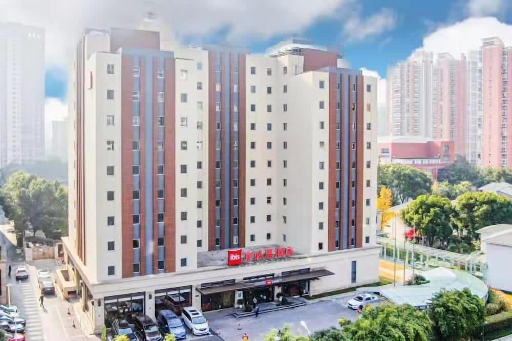 ibis Shanghai Lianyang 1